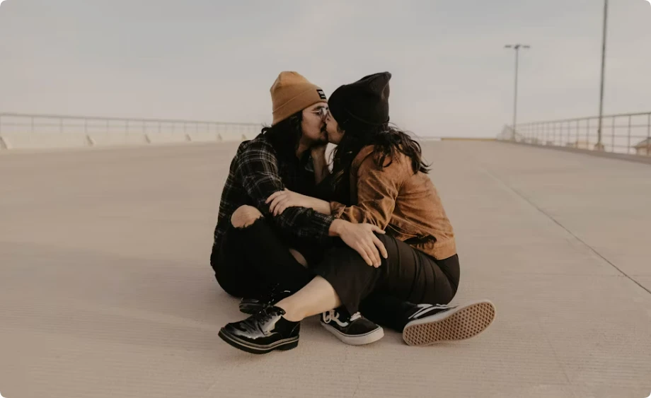 女生喜歡你的時候會有哪些反應？資深戀愛顧問教你秒懂女生的「喜歡訊號」！圖片來自：unsplash