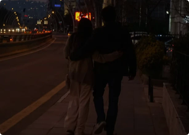 出門在外，這些小動作偷偷放閃！圖片來源：unsplash