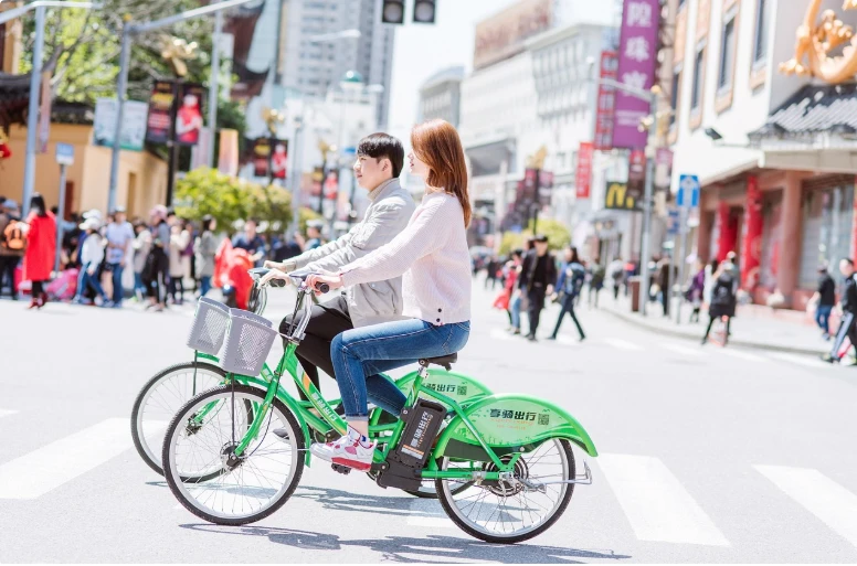 幽默風趣男 - 能逗女人笑意連連