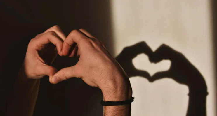 如何判斷男生對你有興趣？