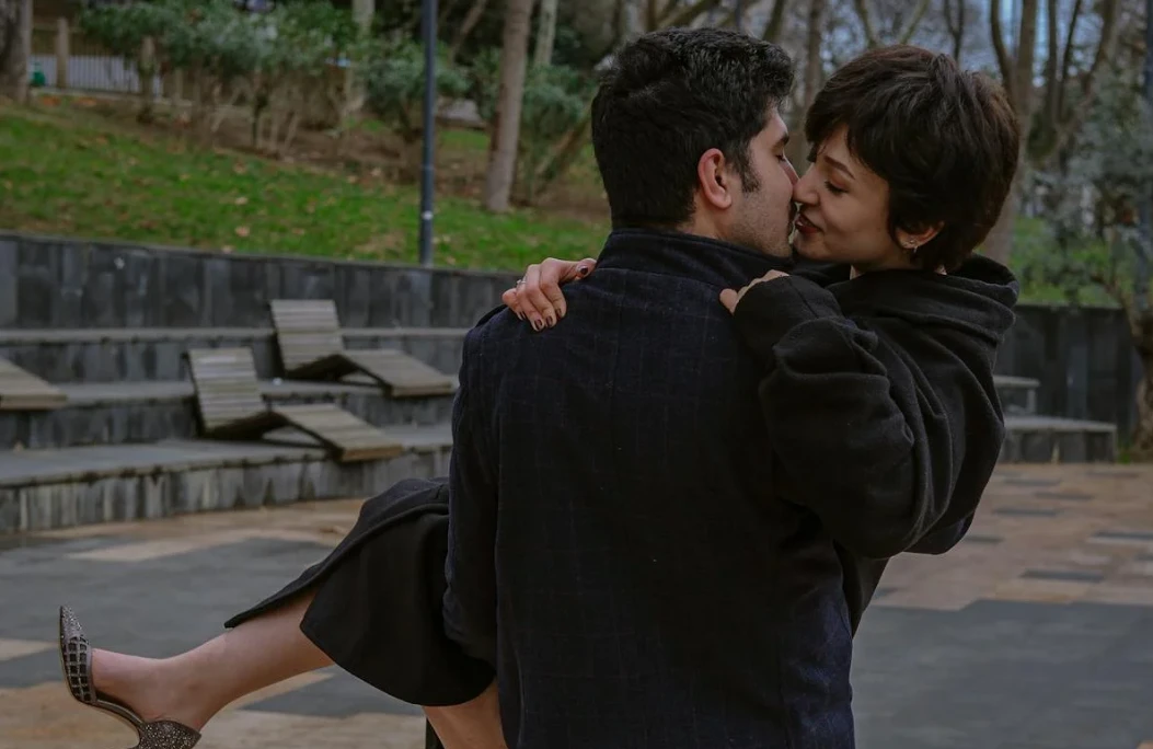 女朋友的定義是什麼？情感依賴？探究深層連結的意義-第1張圖片