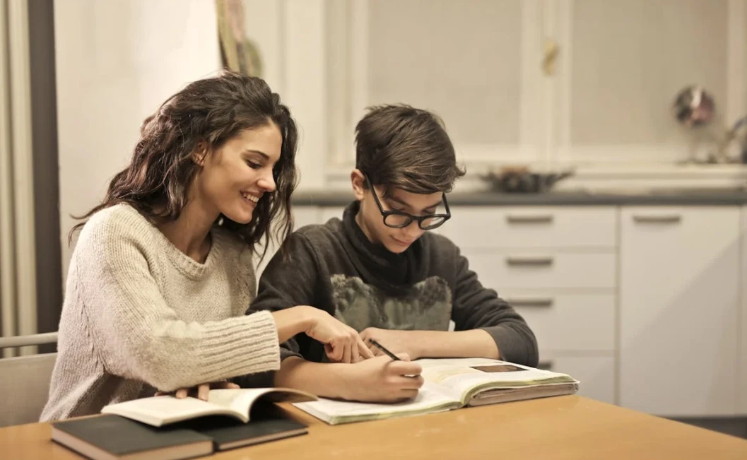 台灣師生戀合法嗎？愛上老師怎辦？安全處理，保護你的未來｜SmalPasion文章配圖1