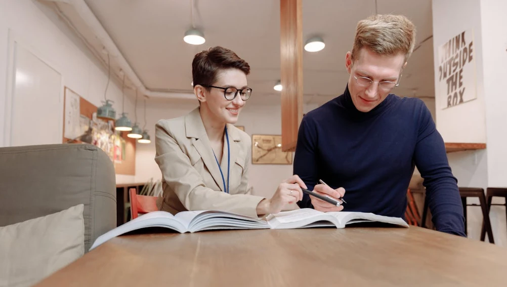 談戀愛會影響成績嗎？別再糾結！學霸學渣都適用的成績愛情平衡術｜SmalPasion文章配圖2