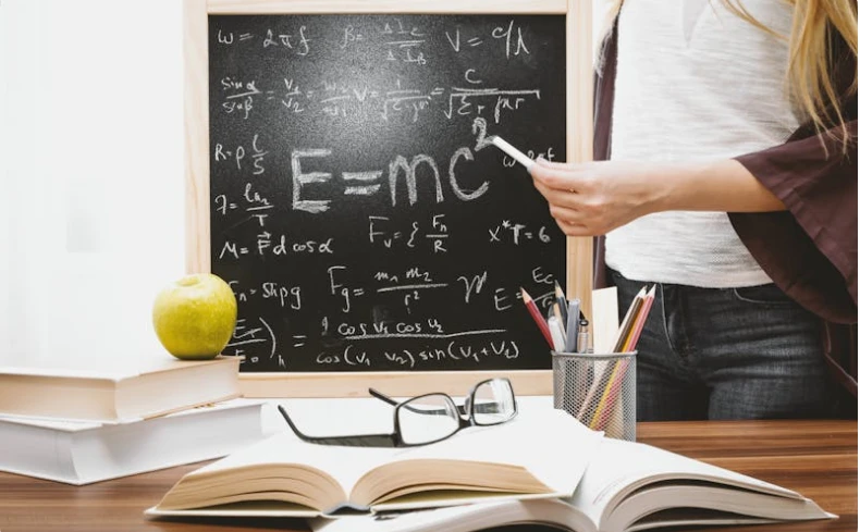 老師可以喜歡學生嗎?從曖昧到陷入情感,這段關係值得嗎?|SmalPasion文章配圖1